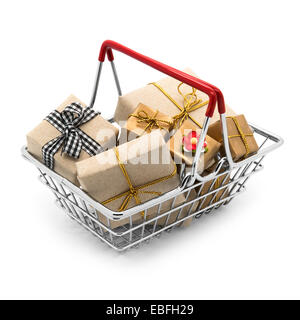 Carrello con doni su sfondo bianco Foto Stock