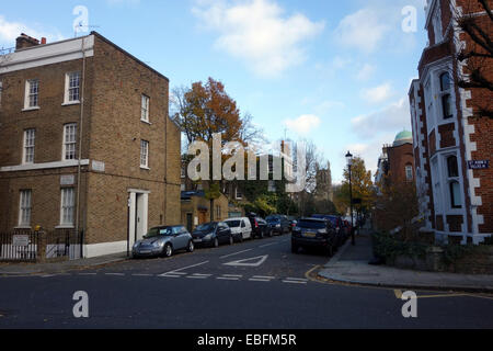 London W11l'altro lato della strada - ricchezza privata? Foto Stock