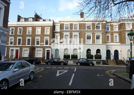 L'altro lato della strada alla ricchezza privata attraverso la St Anne's road dall'accessibile/alloggi sociali è il più lungo stabilito, Foto Stock