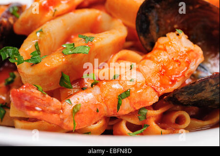 Frutti di mare saute misti Foto Stock