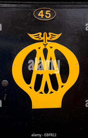 Vintage Associazione Automoblie UK e segno distintivo di auto Foto Stock