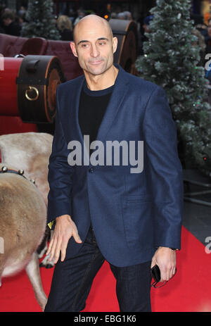 Londra, UK, UK. 30 Novembre, 2014. Mark Strong assiste 'Get Santa' UK film premiere a VUE Leciester Square. © Ferdaus Shamim/ZUMA filo/Alamy Live News Foto Stock