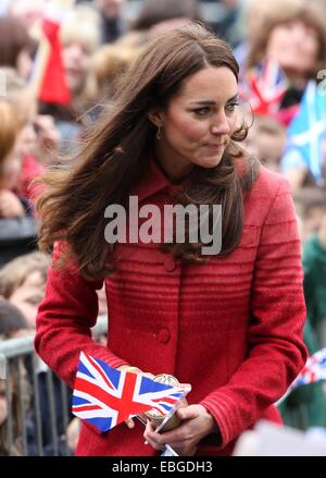 Il principe William, duca di Cambridge e Caterina, duchessa di Cambridge svelano una lapide a Macrosty Park a Crieff dotate: Catherine,Duchessa di Cambridge,Kate Middleton dove: Perth, Regno Unito quando: 28 Maggio 2014 Foto Stock