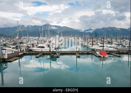 Barche ormeggiate in Seward, Alaska marina Foto Stock