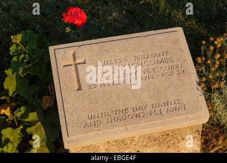 Anzac Cove, penisola di Gallipoli, Canakkale Provincia, Turchia. Lapide a Ari Burnu cimitero di estremità nord della spiaggia di Anzac Foto Stock