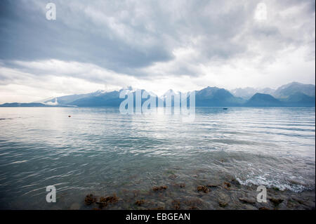 Paesaggio di montagna su acqua in Seward, Alaska. Foto Stock