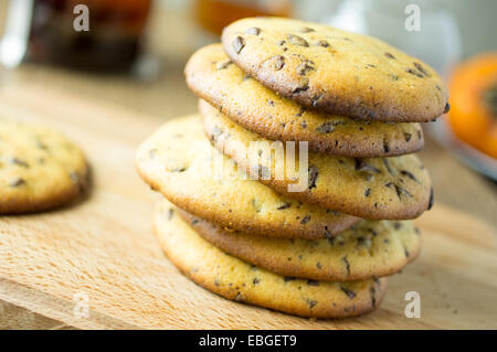 Dessert fatti in casa, soft biscotti con scaglie di cioccolato Foto Stock