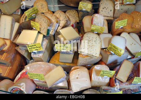 Display di formaggio in negozio, Amsterdam, Paesi Bassi Foto Stock