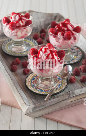 Lampone stolto. Estate dessert di frutta Foto Stock