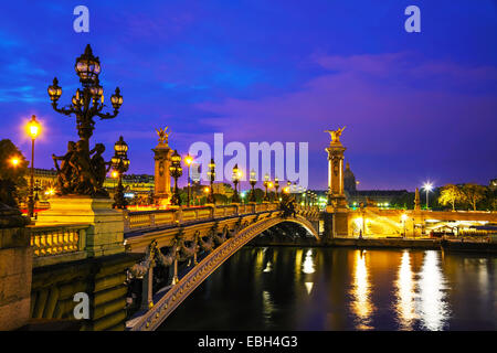 Aleksander III bridge a Parigi presso sunrise Foto Stock