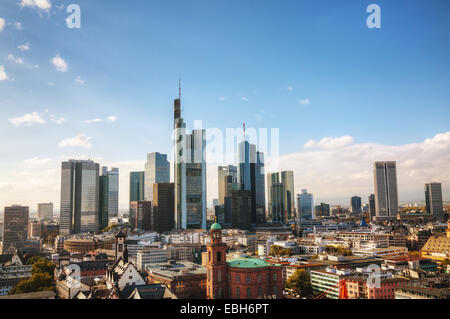 Frankfurt am Maine, Germania cityscape in una giornata di sole Foto Stock