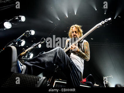 Toronto, Ontario, Canada. 30 Novembre, 2014. American metal band KORN aperti per il cappio di Air Canada Centre di Toronto durante la preparazione per l'Inferno Tour. I membri della band: Jonathan Davis, JAMES 'MUNKY' SHAFFER, Brian 'testa' Welch, REGINALD "FIELDY' ARVIZU, RAY LUZIER © Igor Vidyashev/ZUMA filo/Alamy Live News Foto Stock