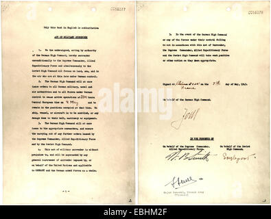 Il tedesco rinuncia documento firmato da Jodl a SHAEF HQ in Reims 7 Maggio 1945 Foto Stock