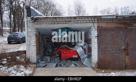 I graffiti sulla porta del garage. Foto Stock