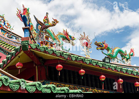 Tetto della Tua Pek Kong tempio Cinese, Miri Sarawak, Malaysia Foto Stock