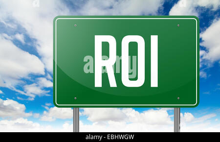 Autostrada palina con ROI testo su sfondo cielo. Foto Stock
