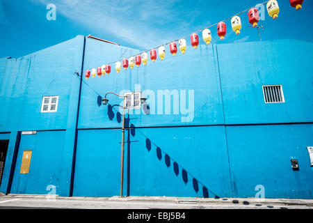 Edificio blu nella Chinatown di Singapore Foto Stock