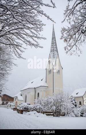 Strade invernale di Bayrischzell nelle Alpi Bavaresi, Germania Foto Stock