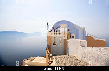 Casa a bordo della spettacolare caldera formata dall'isola, Grecia CICLADI, Santorini, Oia Foto Stock