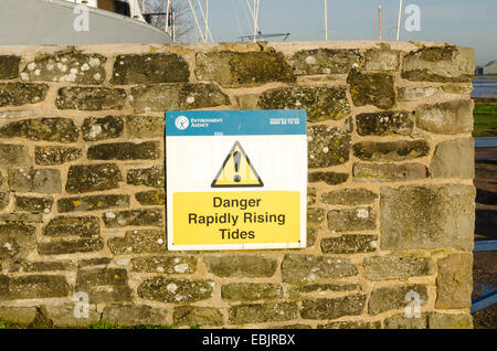Agenzia ambientale del pericolo di avvertimento rapido aumento delle maree Foto Stock