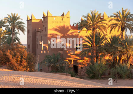 Deserto hotel in Mhamid oasi nella luce del mattino, Marocco, Suedmarokko, Wueste, Mhamid-el-Ghizlane Foto Stock