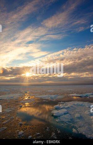 Summer pack di ghiaccio nel tramonto, Norvegia Foto Stock