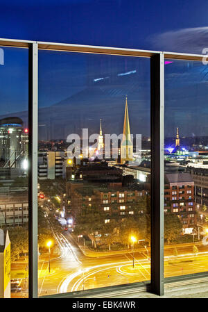 Vista panoramica dalla terrazza del Dortmunder U con la torre di RWE, la Reinoldikirche, la Petrikirche e la Propsteikirche, in Germania, in Renania settentrionale-Vestfalia, la zona della Ruhr, Dortmund Foto Stock