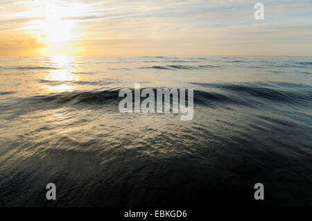 Il tramonto sopra il Mar Baltico, Germania, Meclemburgo-Pomerania Occidentale Foto Stock