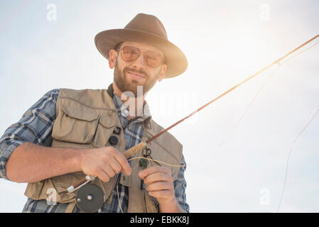Ritratto di uomo con canna da pesca Foto Stock