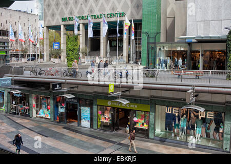 Beurstraverse shopping centre e il Beurs World Trade Center di Rotterdam, Olanda, Paesi Bassi. Foto Stock