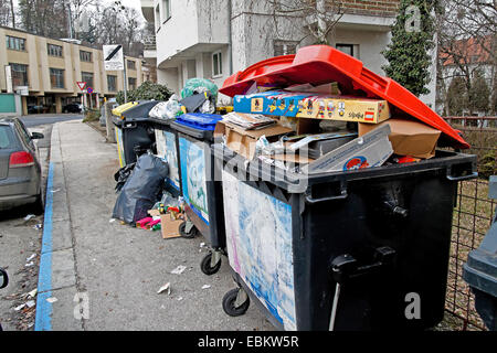 Rifiuti di carta per la raccolta di rifiuti domestici e di spazzatura, Germania Foto Stock