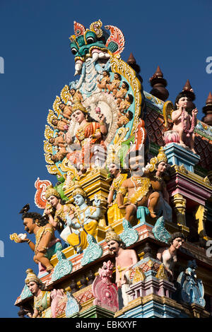 Mauritius Grand Baie, Surya Oudaya Sangam Tamil Hindu Temple figure sul gopuram gate Foto Stock