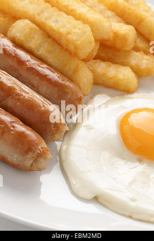 Salsiccia uova fritte e i chip di un popolare cafe la voce di menu Foto Stock