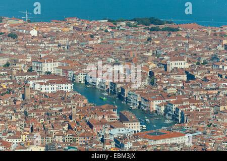 Vista aerea del Canal Grande tra Cannaregio e San Polo, Venezia, Italia e Europa Foto Stock