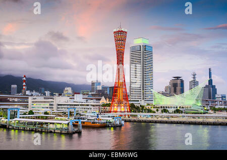 Skyline di Kobe, Giappone nel porto. Foto Stock