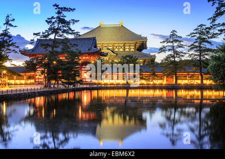 Nara, Giappone al Tempio Todaiji al crepuscolo. Foto Stock