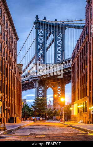 Paesaggio di Manhattan dal ponte di Brooklyn a New York City. Foto Stock