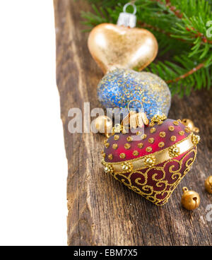 Cuori di natale su legno del bordo dello sfondo Foto Stock