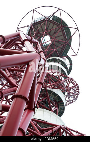 Arcelor Mittal Orbit di Anish Kapoor nel villaggio olimpico di Londra, Inghilterra Foto Stock