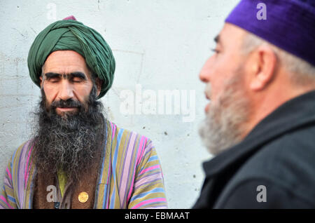 Ritratto di Sufi che vivono nella residenza di Shaikh Nazim Al-Haqqani, leader dell'Naqshbandi-Haqqani Ordine Sufi, Lefke, la parte settentrionale di Cipro Foto Stock