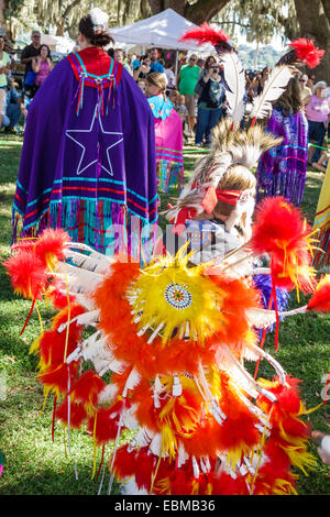 Lake Wales Florida,Lake Wailes,parco pubblico,Pioneer Days,festival,evento annuale,celebrazione,Indiani d'America,popoli indigeni indiani,danza,regal Foto Stock