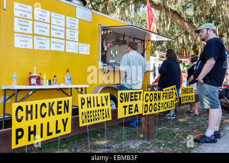 Lake Wales Florida,Lake Wailes,parco pubblico,Pioneer Days,festival,evento annuale,celebrazione,ristorazione,bancarelle,stand,stand,stand,venditore,venditori,mercantile,mercato Foto Stock