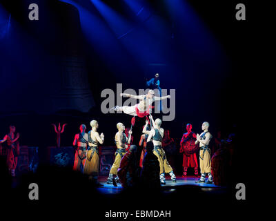 Kung Fu spettacolo presso il Teatro rosso a Pechino in Cina Foto Stock