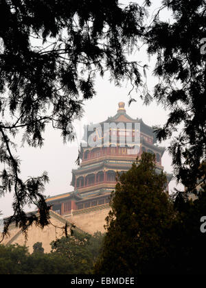 La torre di incenso buddista, tempio buddista di virtù, in cima alla collina della longevità al palazzo estivo a Pechino in Cina Foto Stock