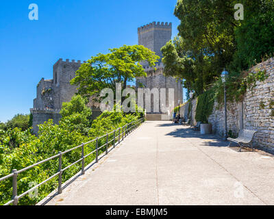 Il Castello Normanno il Castello di Venere, villaggio rupestre di Erice, provincia di Trapani, Sicilia, Italia Foto Stock