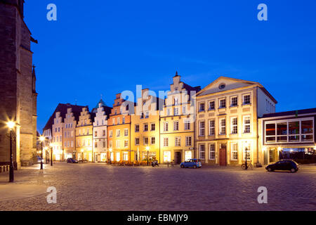 Case a capanna sulla piazza del mercato e Erich Maria Remarque Centro Pace, centro storico, Osnabrück, Bassa Sassonia, Germania Foto Stock