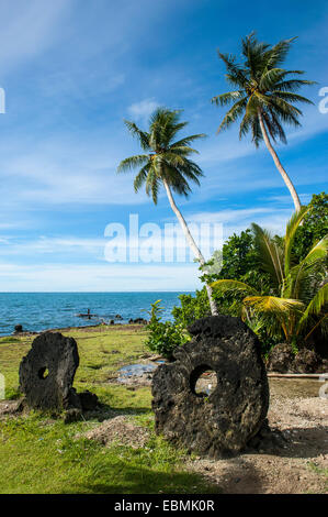 Il denaro in pietra, Yap Island, Isole Caroline, Stati Federati di Micronesia Foto Stock