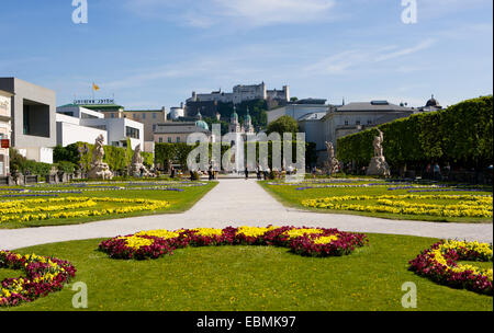 La fortezza di Hohensalzburg, Giardini Mirabell, Salisburgo, Austria Foto Stock