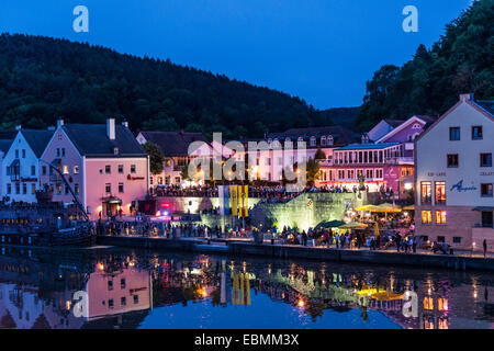 Crepuscolo di Riedenburg sul Canale Meno-Danubio, Riedenburg, Bassa Baviera, Baviera, Germania Foto Stock