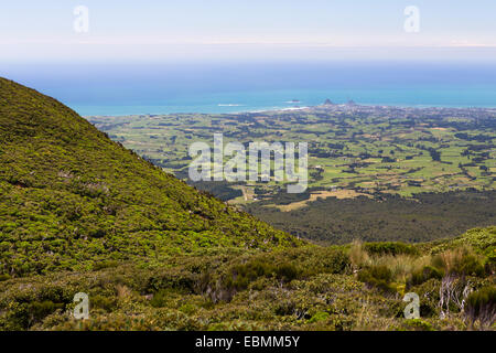 Vista dalla capanna Pouakai di New Plymouth, gamma Pouakai, Egmont National Park, Taranaki Regione, Nuova Zelanda Foto Stock